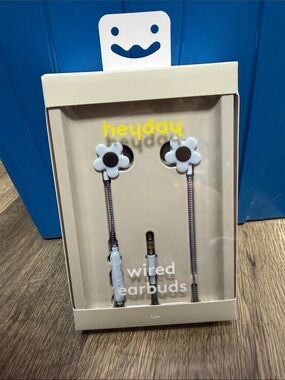 heyday Flower Wired Earbuds - Pale Blue with Dark Centers